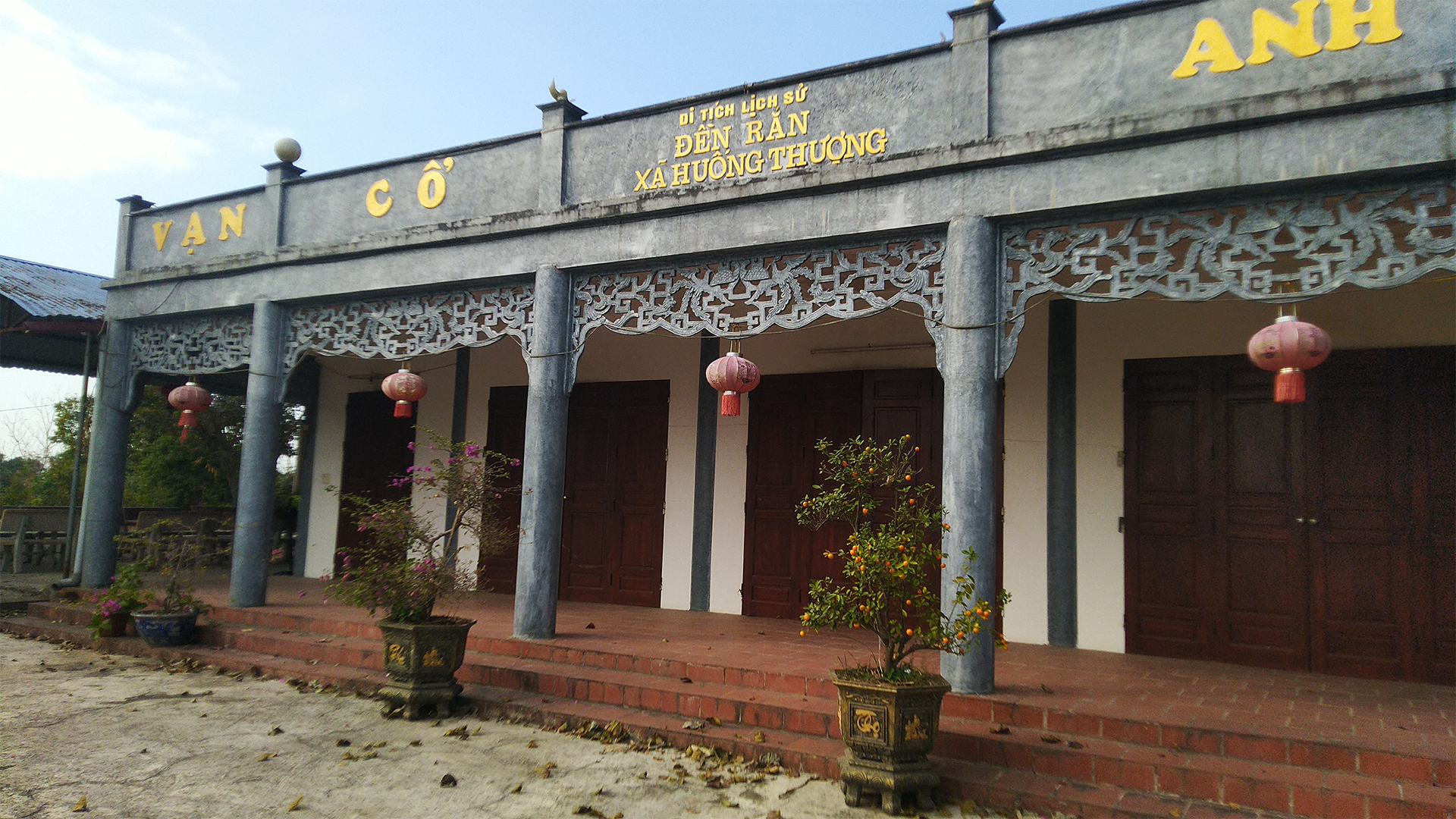 5_Phía Bên Trái Đền.jpg